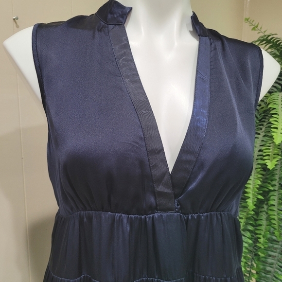 ​🛍️ Stunning Navy Blue V-Neck Tiered Mini Dress - Sleeveless & Flowy Vaca Vibes - Picture 11 of 12
